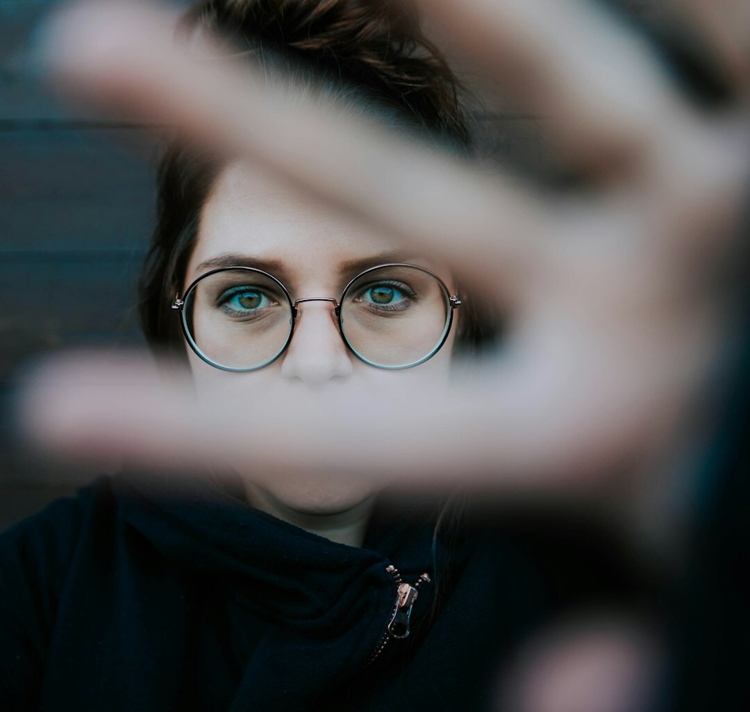 Professional portrait of a brazilian woman wearing glasses